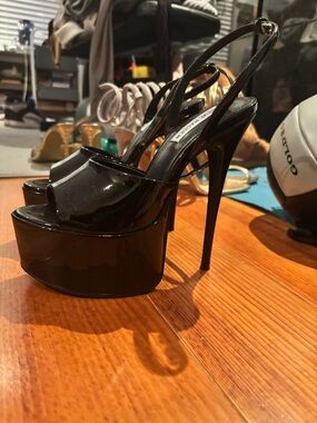 NWOT Steve Madden Jezzica Black Patent Platform Slingback Heels